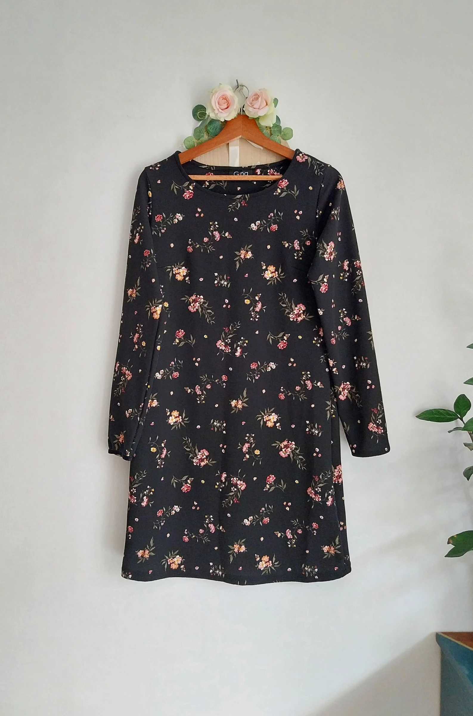 Vestido de media temporada negro con pequeñas flores Gina Talla 38 – photo 2